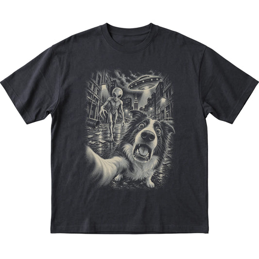 Border Collie Alien Selfie Gildan Softstyle T-Shirt in Black, flat view