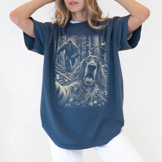 Denim Irish Setter Bigfoot selfie T-shirt, worn by a model