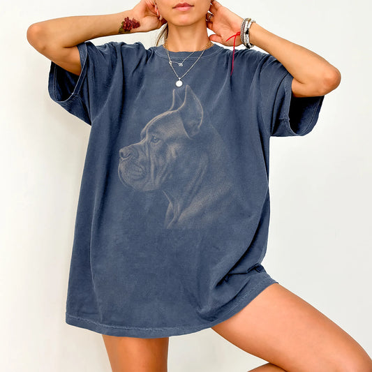 Model wearing a Denim Comfort Colors® T-shirt with a detailed photographic portrait of a Cane Corso