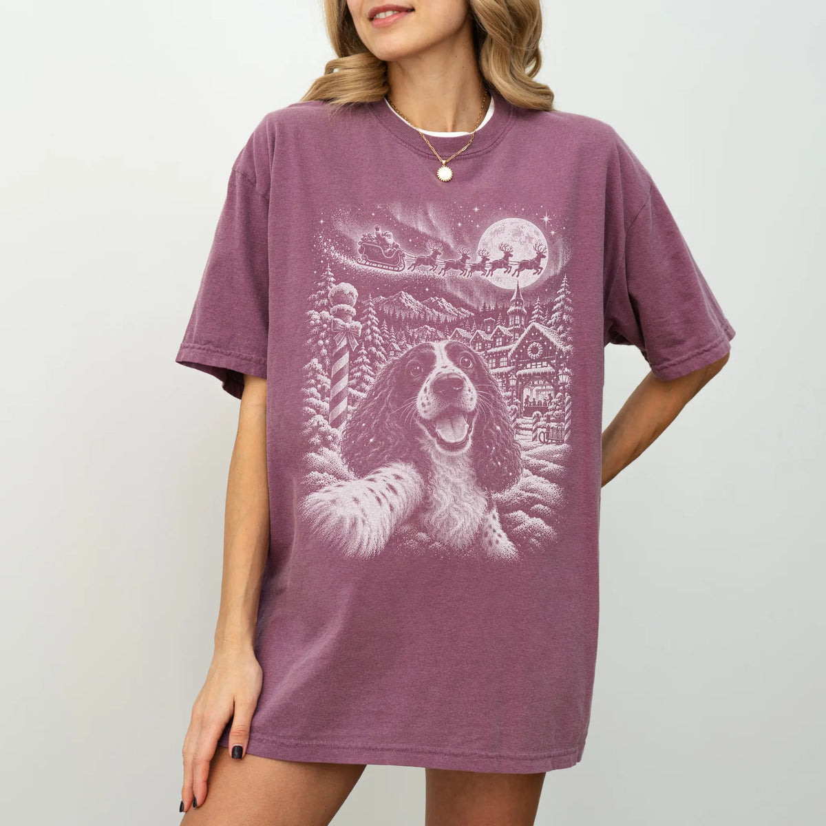 Woman wearing a Berry Springer Spaniel Santa Selfie T-shirt