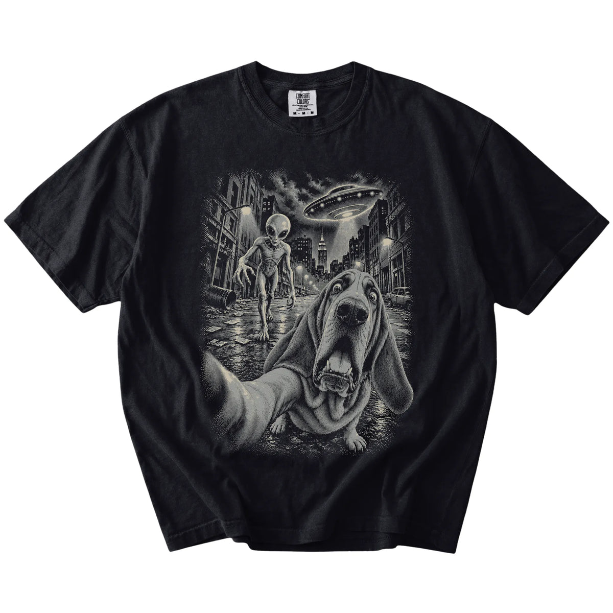 Bloodhound Alien Selfie Comfort Colors T-Shirt in Black, flat view