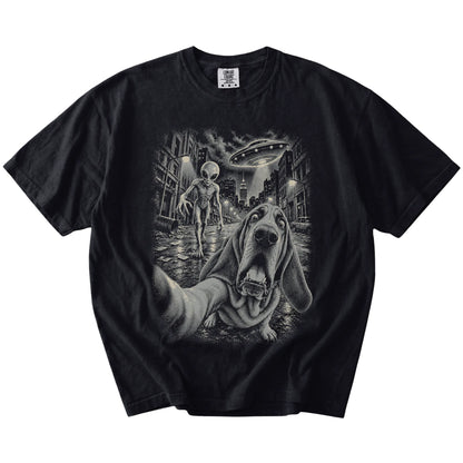 Bloodhound Alien Selfie Comfort Colors T-Shirt in Black, flat view