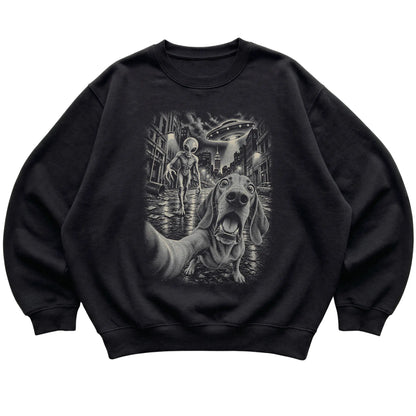 Vizsla Alien Selfie Gildan Crewneck Sweatshirt in Black, flat view