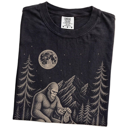Folded Irish Setter and Bigfoot T-Shirt in Black