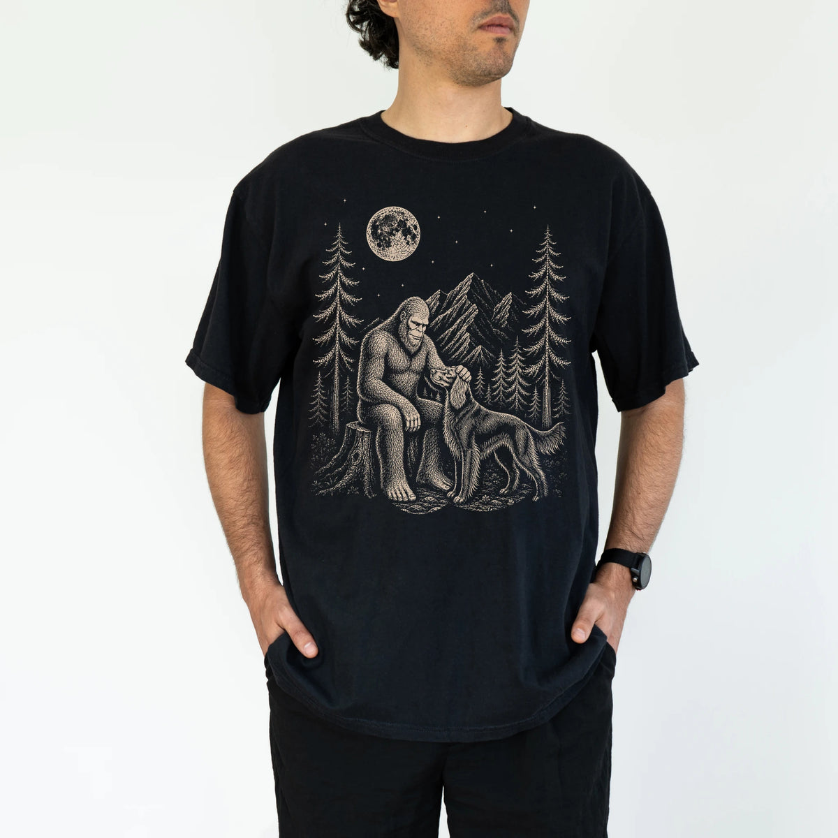 Person wearing the Irish Setter and Bigfoot T-Shirt in Black