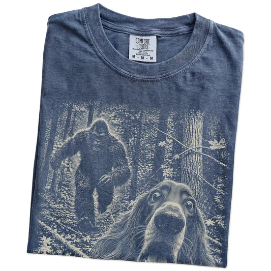 Denim Irish Setter Bigfoot selfie T-shirt, close-up view