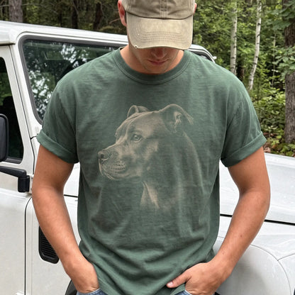 Model wearing a Moss Comfort Colors® T-shirt with a detailed photographic portrait of a Pitbull