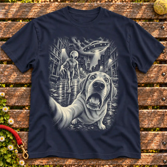 Labrador Retriever Alien Selfie Softstyle T-shirt in Navy