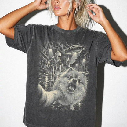 Pomeranian Alien Selfie Comfort Colors T-Shirt in Pepper, modeled view