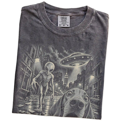 Vizsla Alien Selfie Comfort Colors T-Shirt in Pepper, folded view