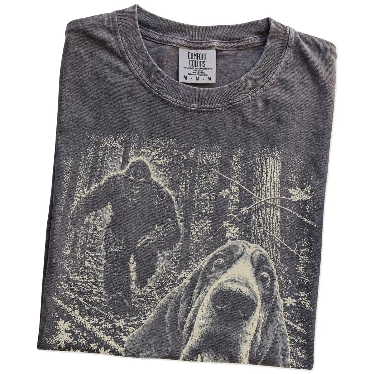 Pepper Bloodhound Bigfoot selfie T-shirt, close-up view