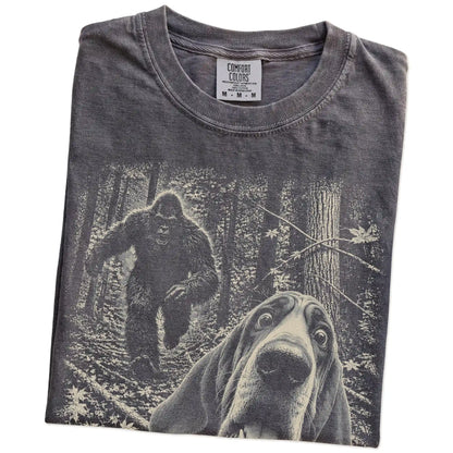 Pepper Bloodhound Bigfoot selfie T-shirt, close-up view