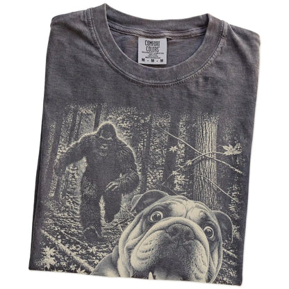 Pepper English Bulldog Bigfoot selfie T-shirt, close-up view