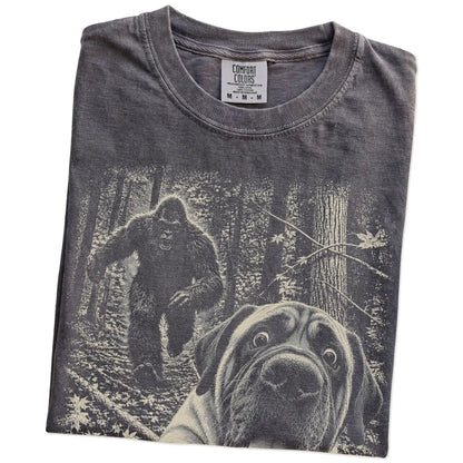 Pepper Mastiff Bigfoot selfie T-shirt, close-up view