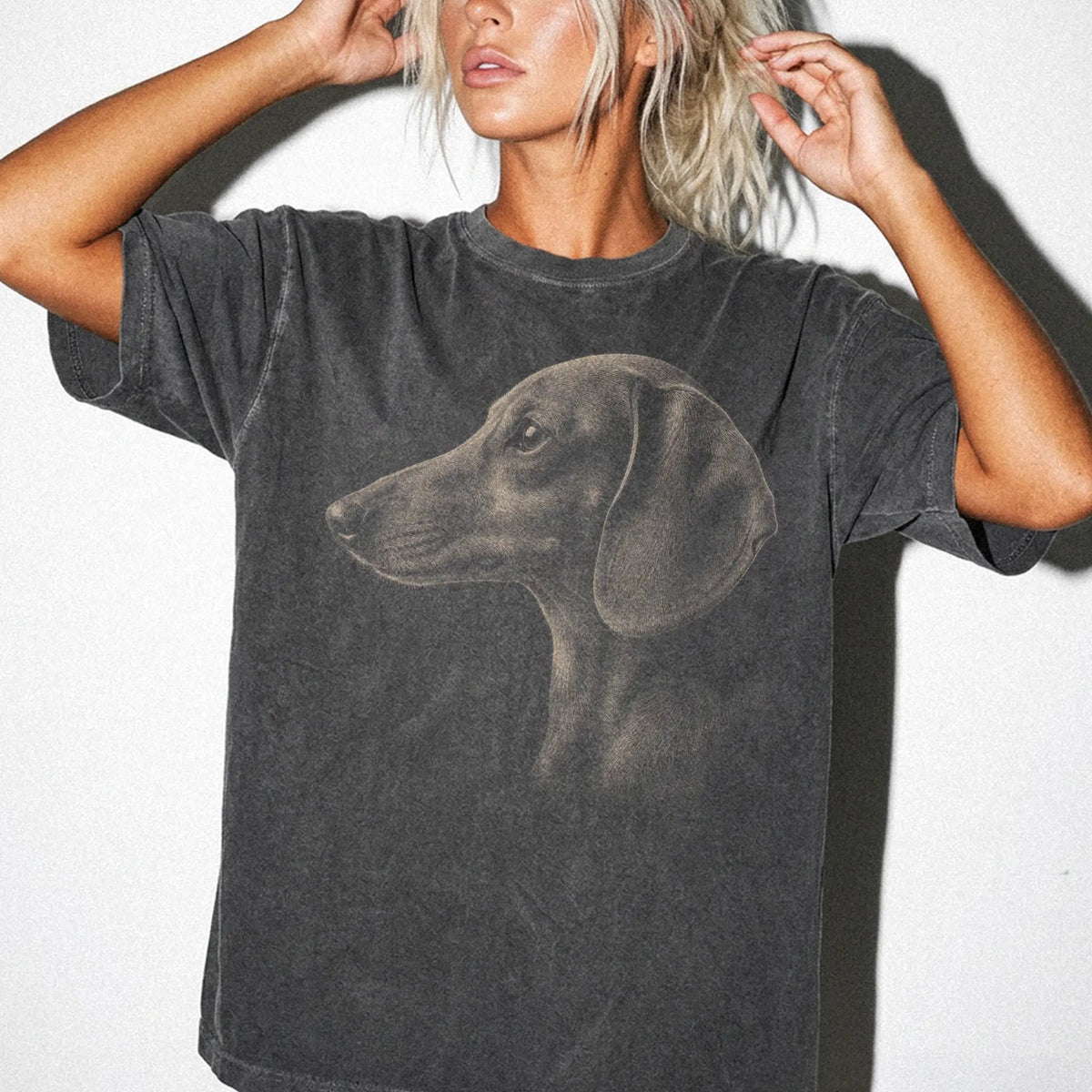 Model wearing a Pepper Comfort Colors® T-shirt with a detailed photographic portrait of a Dachshund