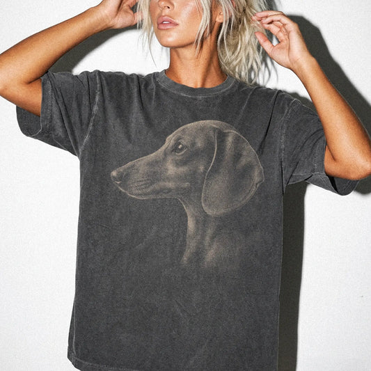 Model wearing a Pepper Comfort Colors® T-shirt with a detailed photographic portrait of a Dachshund