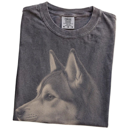 Folded Pepper Comfort Colors® T-shirt showing a detailed Husky portrait