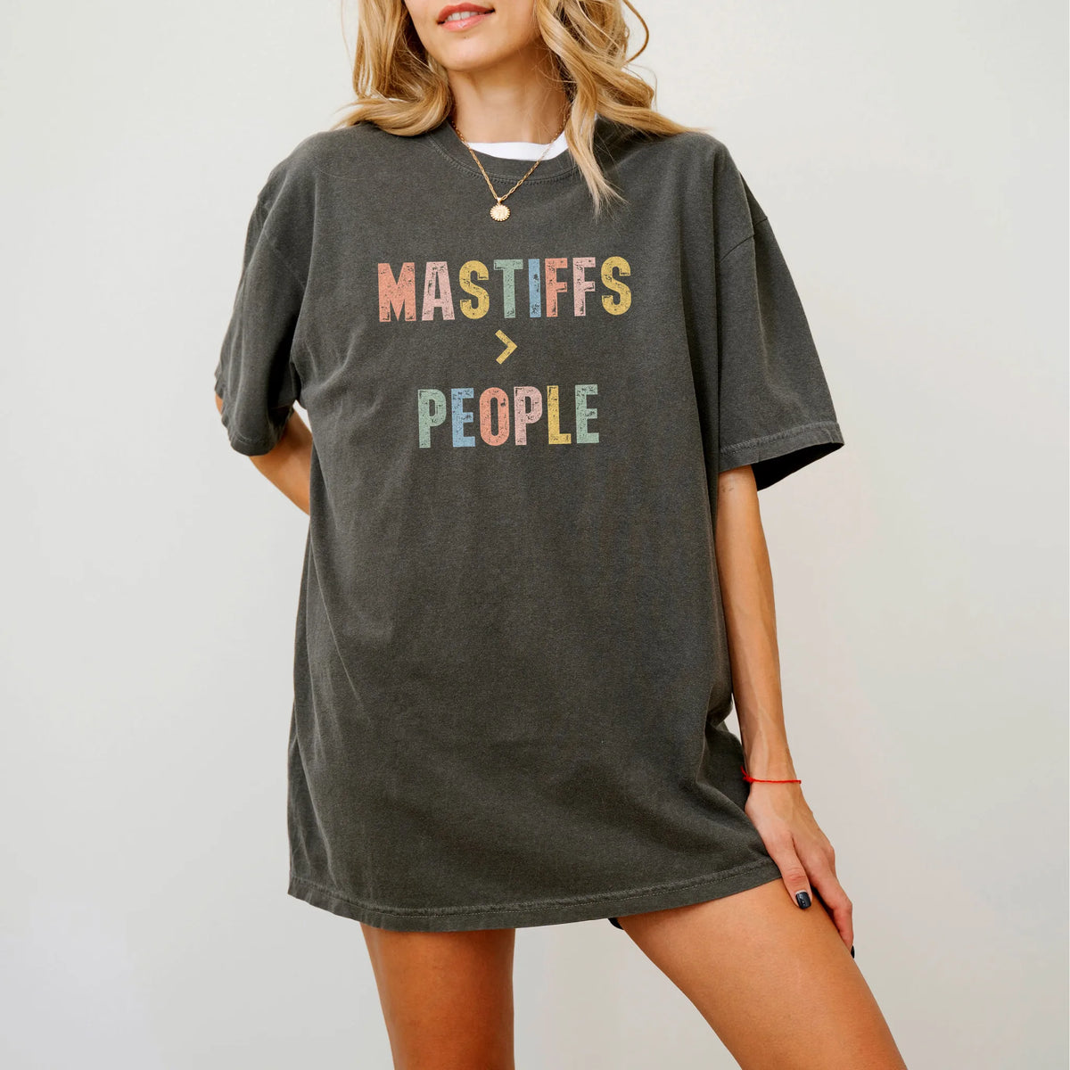 Model wearing a Pepper Comfort Colors® T-shirt with “Mastiffs > People” text