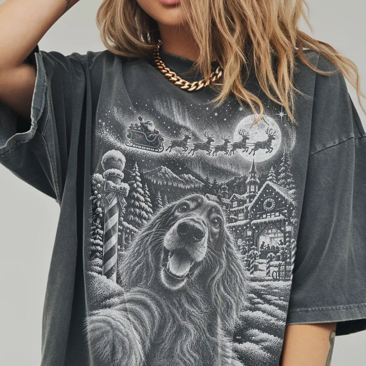 Woman wearing a Pepper Irish Setter Santa Selfie T-shirt