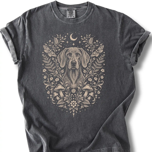Weimaraner Cottagecore design on a pepper T-shirt.