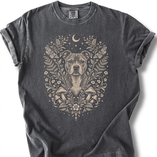Pitbull Cottagecore design on a pepper T-shirt.