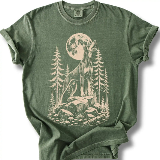 Doberman howling beneath the moon on a moss T-shirt.