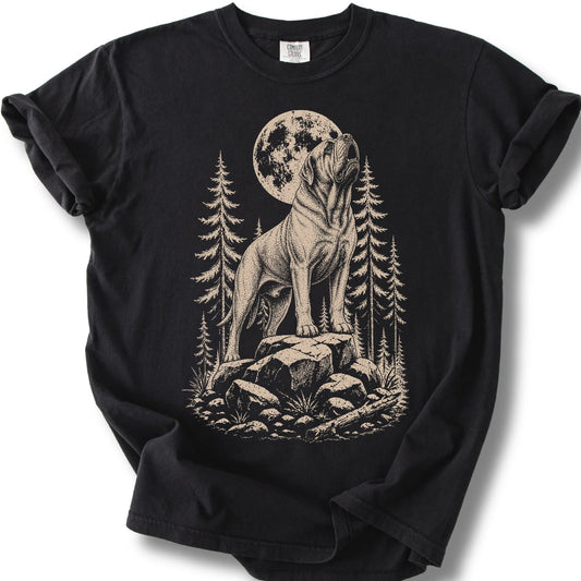 Mastiff howling beneath the moon on a black T-shirt.