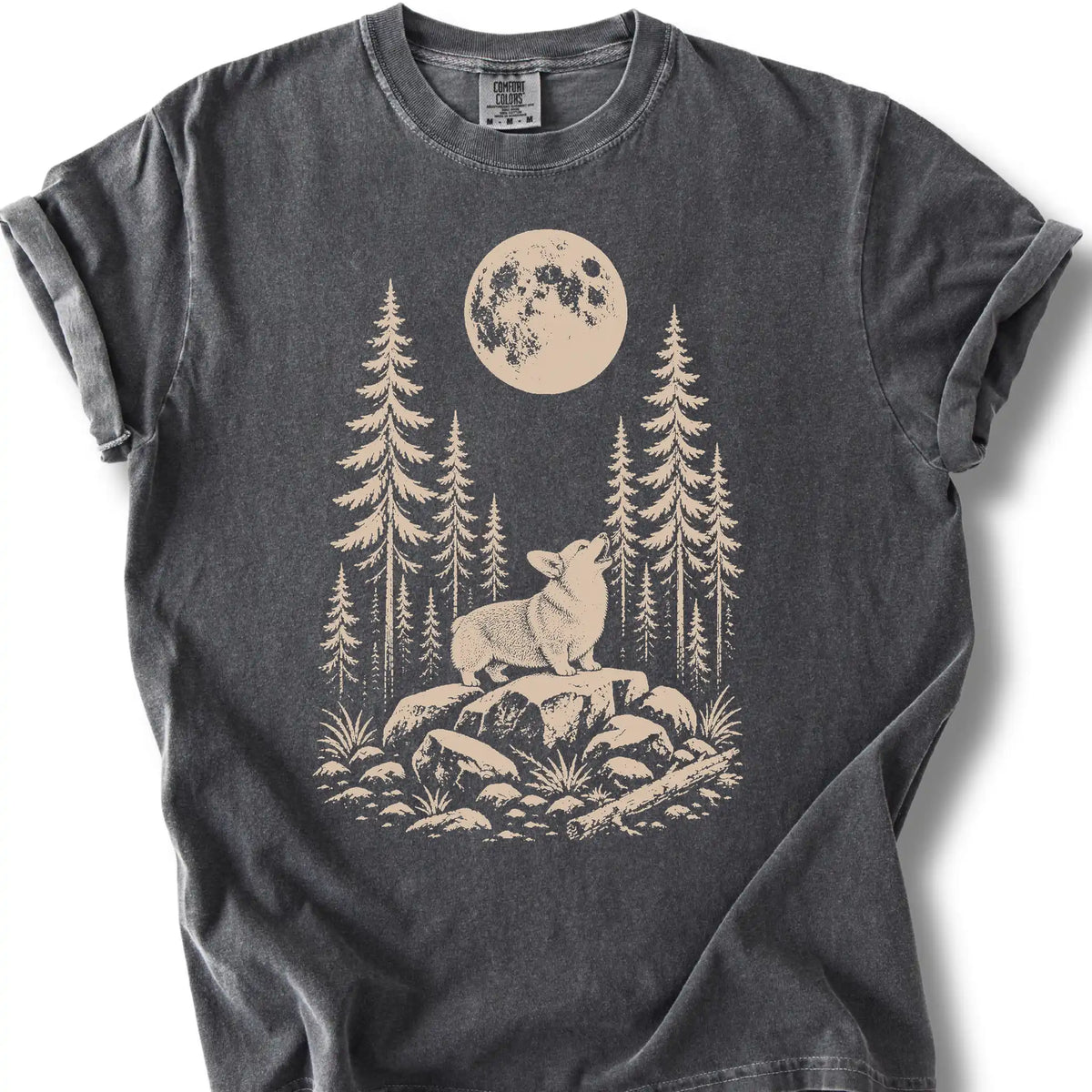 Corgi howling beneath the moon on a pepper T-shirt.