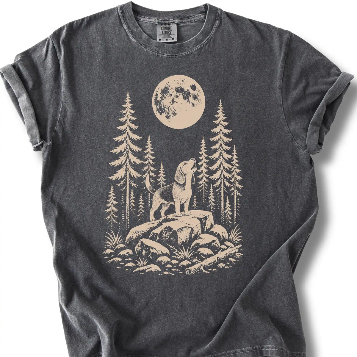 Beagle howling beneath the moon on a pepper T-shirt.