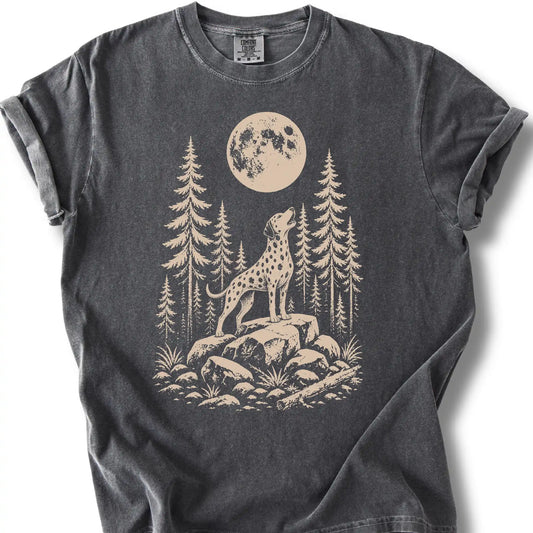 Dalmatian howling beneath the moon on a pepper T-shirt.