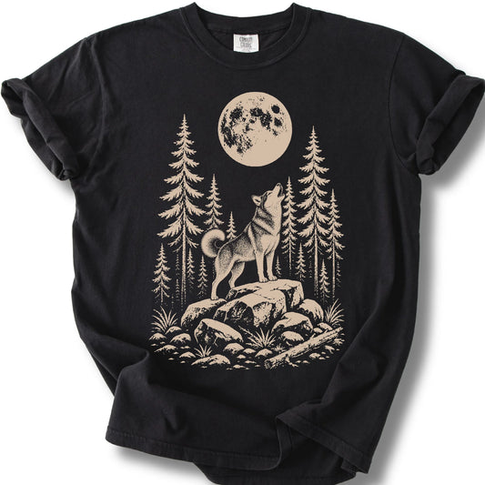 Husky howling beneath the moon on a black T-shirt.