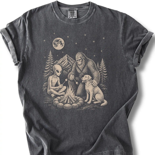 Labrador Retriever, Bigfoot & Alien design on a pepper T-shirt.